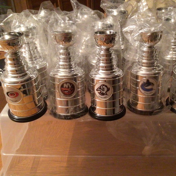 NHL Mini Stanley cup trophy - Picture 1 of 2